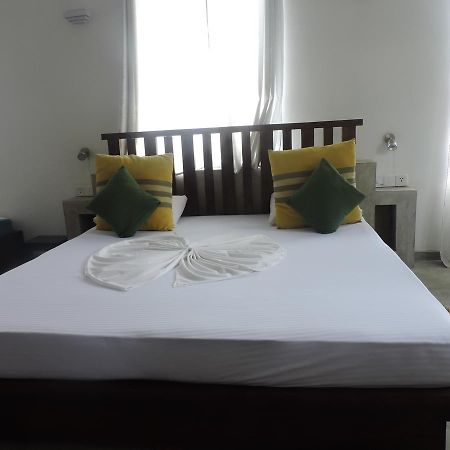 Primrose Guest House Unawatuna Buitenkant foto