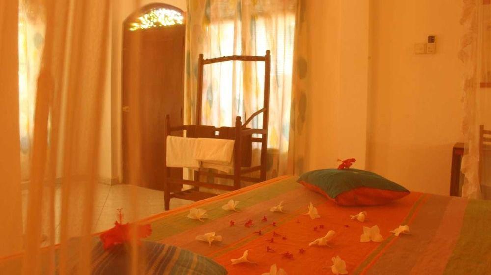 Primrose Guest House Unawatuna Buitenkant foto