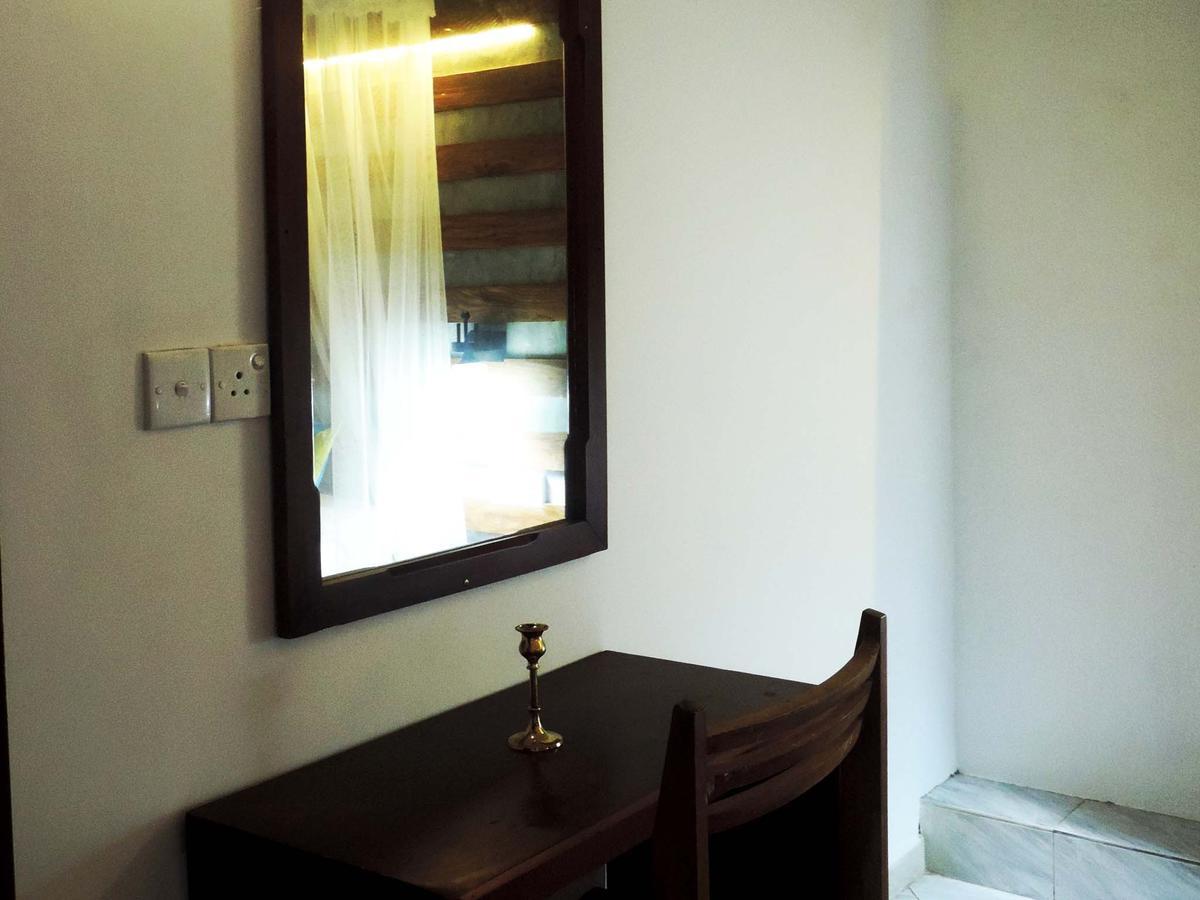 Primrose Guest House Unawatuna Buitenkant foto