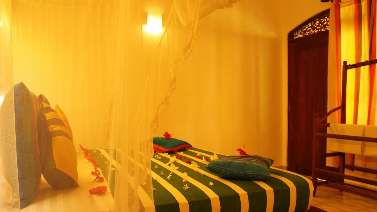 Primrose Guest House Unawatuna Buitenkant foto